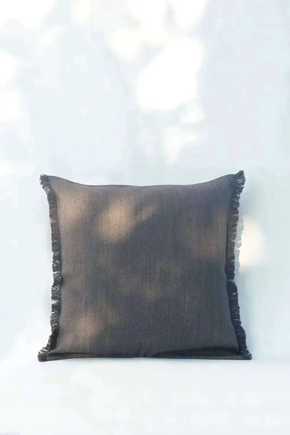 Housse de Coussin PRERIT - Bords Effilochés à la Main - Gris Acier by No-mad