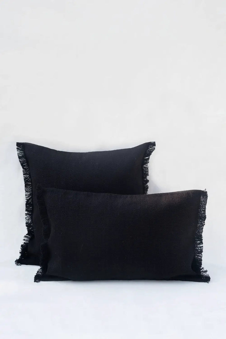 Housse de Coussin PRERIT - Bords Effilochés à la Main - Noir by No-mad