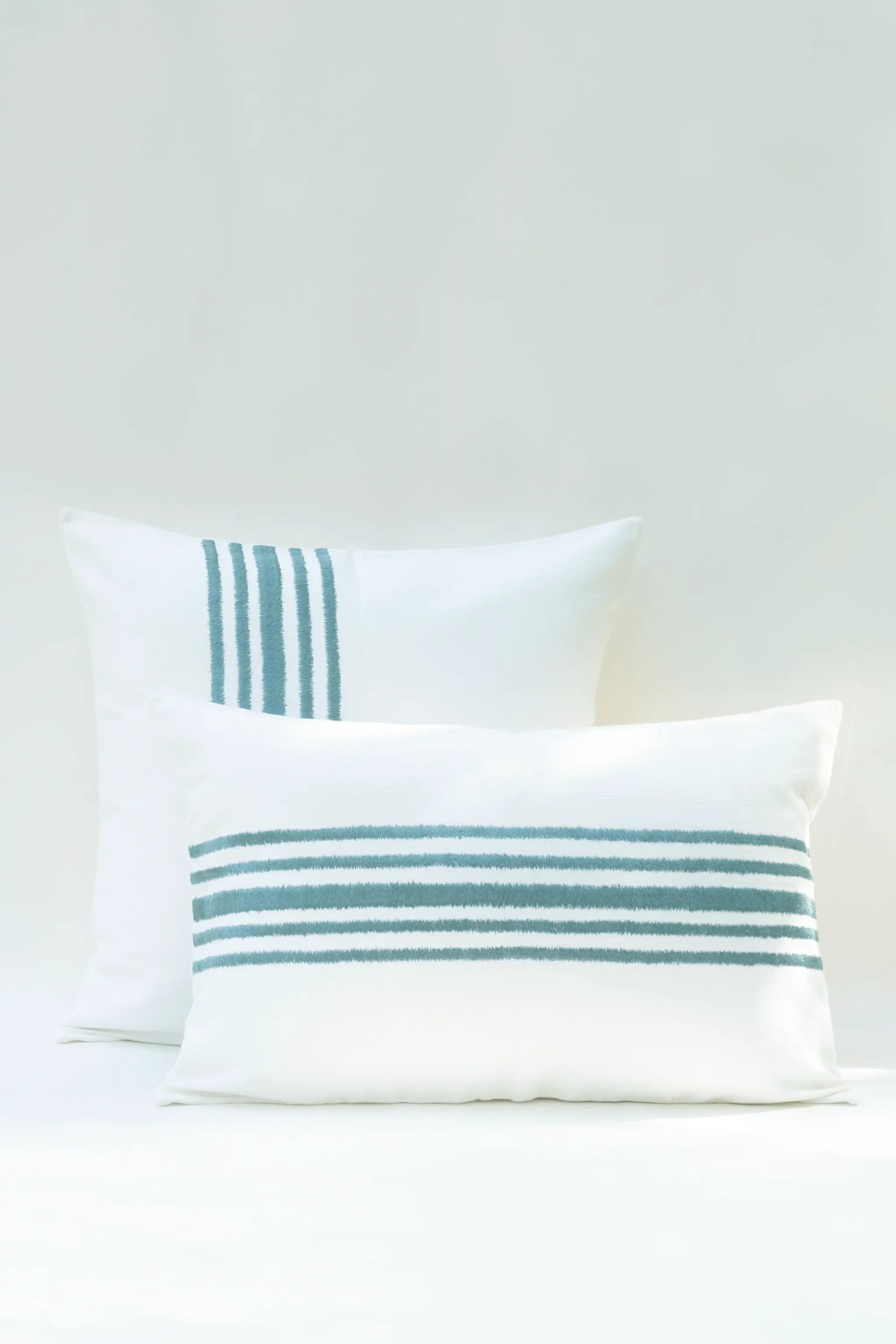 Housse de Coussin RAKU - Broderie sur Coton Lin - Bleu Doux by No-mad