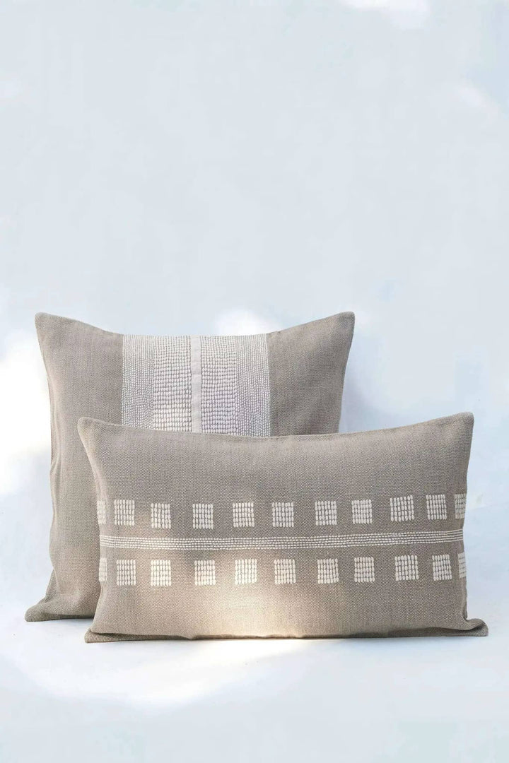 Housse de Coussin REKH - Broderie sur Coton Jute - Taupe by No-mad