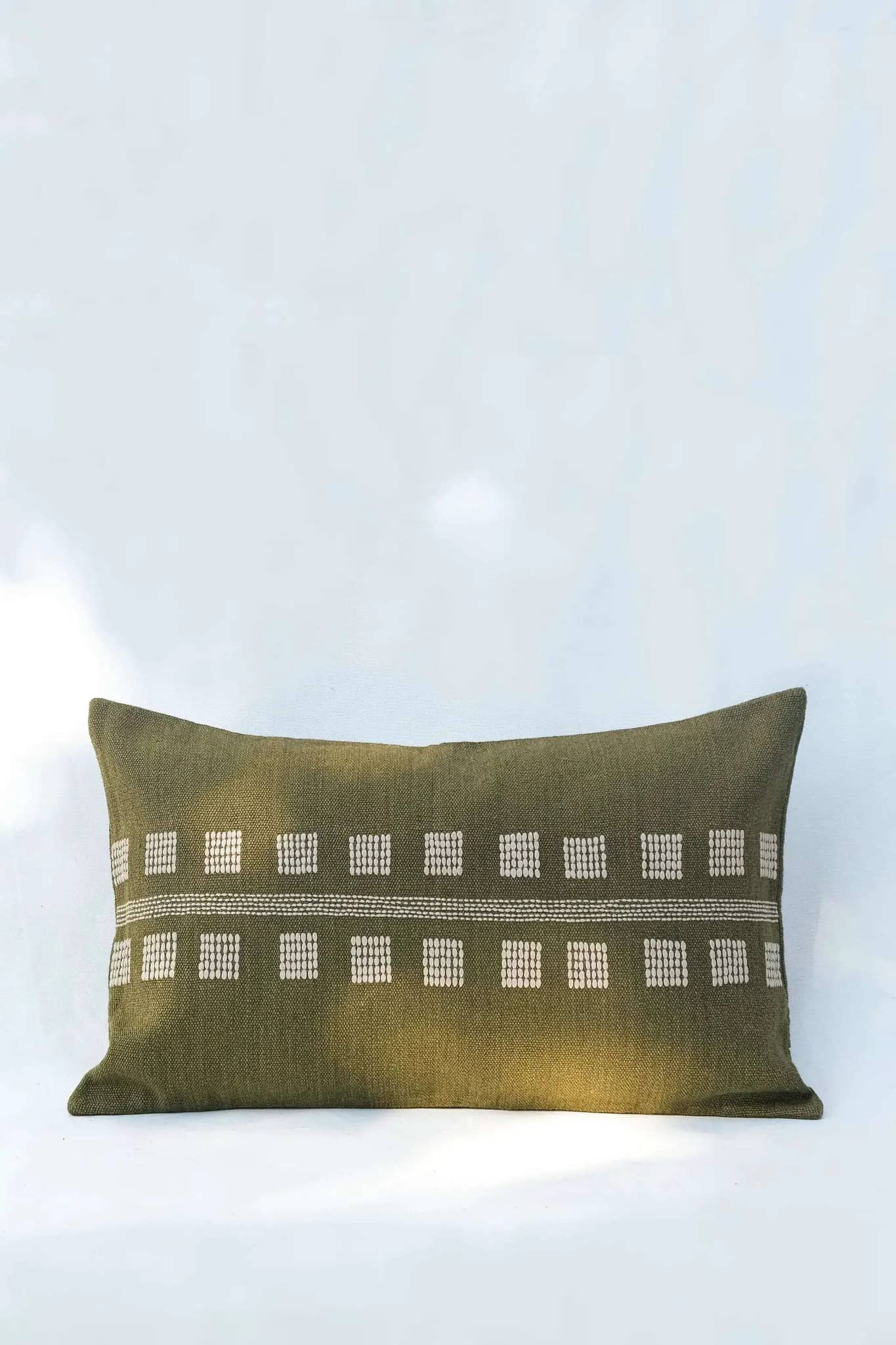 Housse de Coussin CHAKHON - Broderie sur Coton Jute - Kaki by No-mad