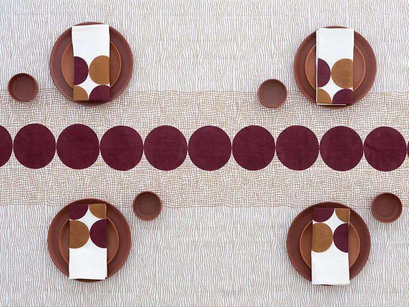 Nappe RAHA - Impression au Tampon sur Coton Lin - Ocre/Lie de vin by No-mad