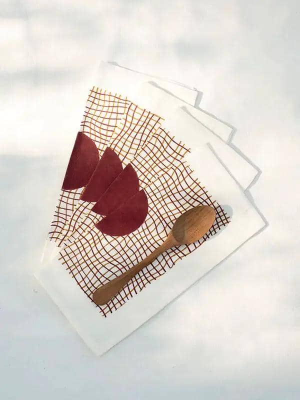 Chemins de Table PRAKRIT- Bords Effilochés à la Main -Rouge by No-mad