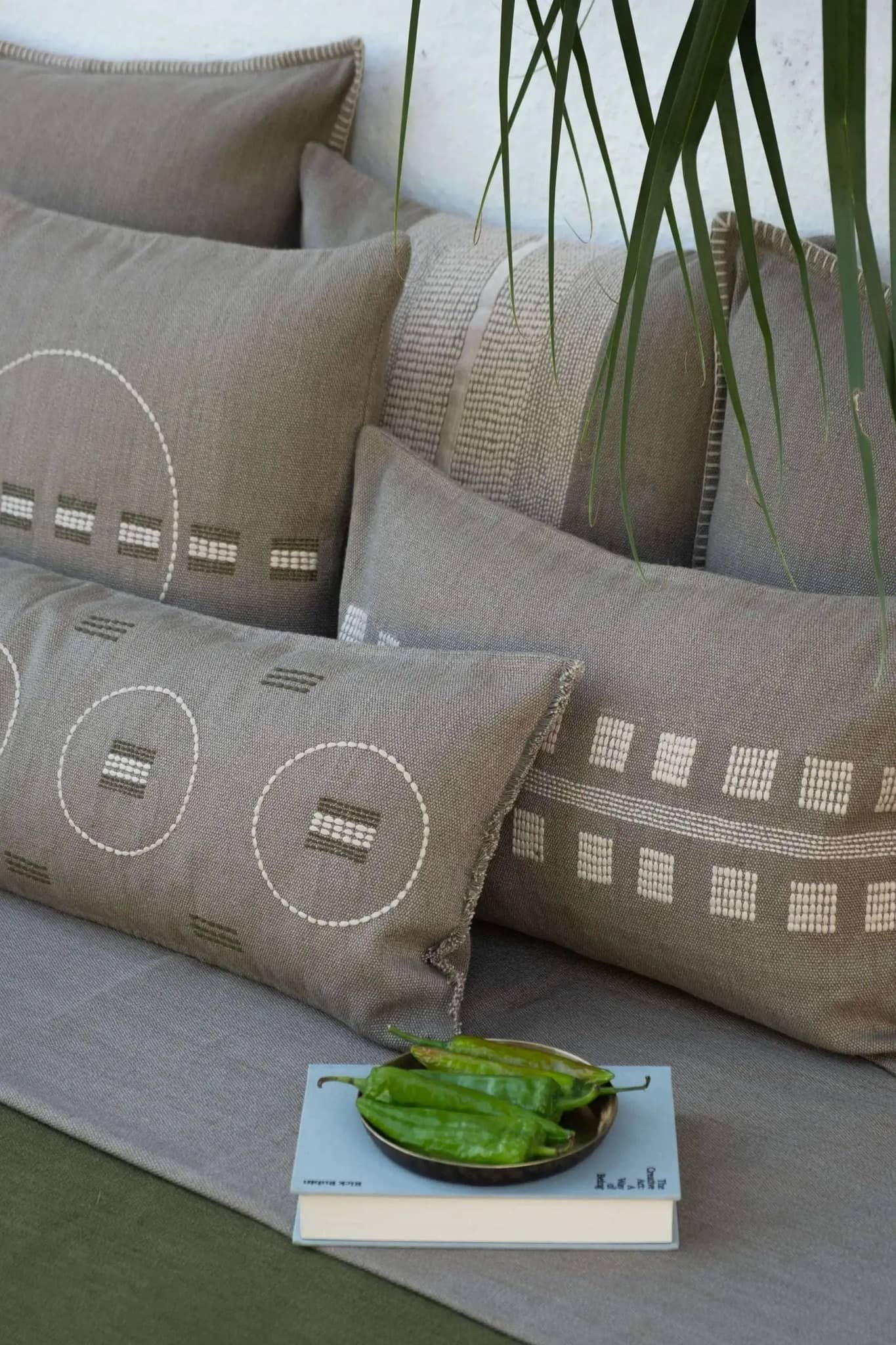 Housse de Coussin CHAKHON - Broderie sur Coton Jute - Taupe by No-mad
