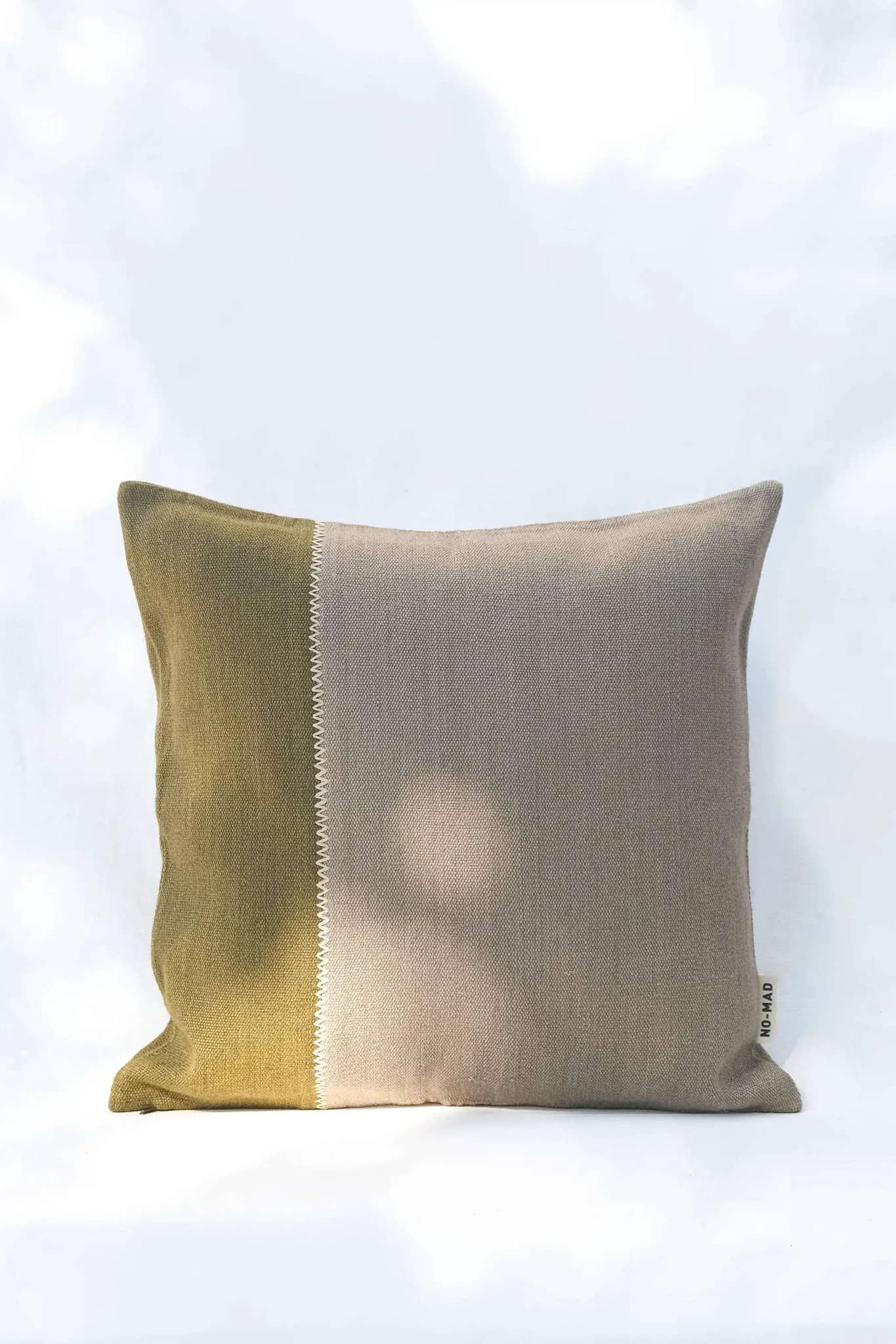 Housse de Coussin SEEVAN - Broderie sur Coton Jute - Kaki/Taupe by No-mad