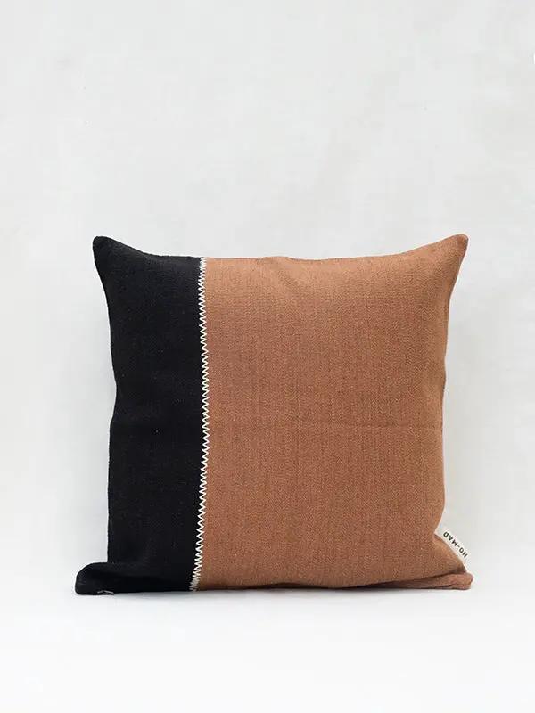 Housse de Coussin SEEVAN - Broderie sur Coton Jute - Noir/Tabac by No-mad