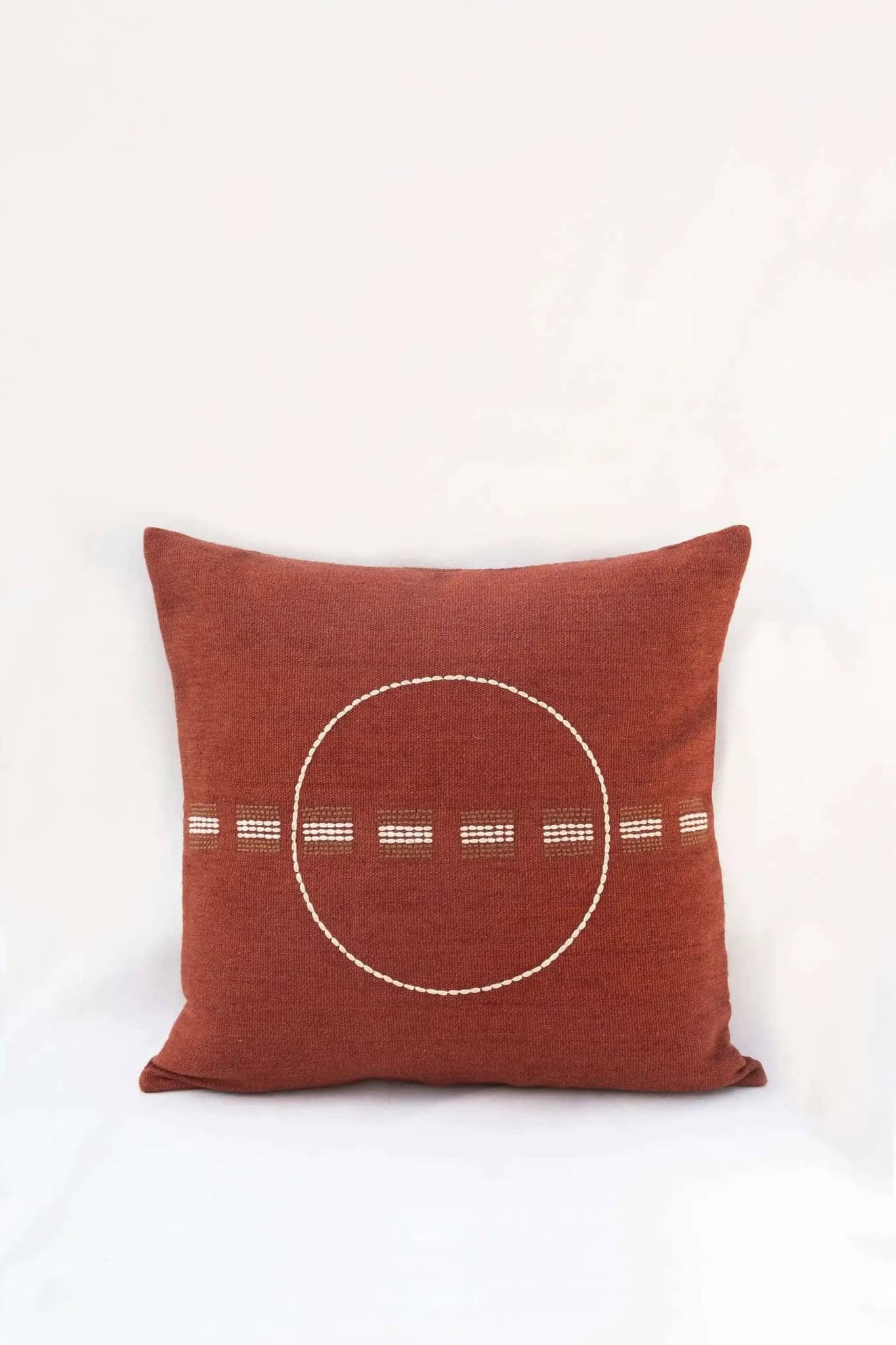 Housse de Coussin SHUNYA - Broderie sur Coton Jute - Terracotta by No-mad