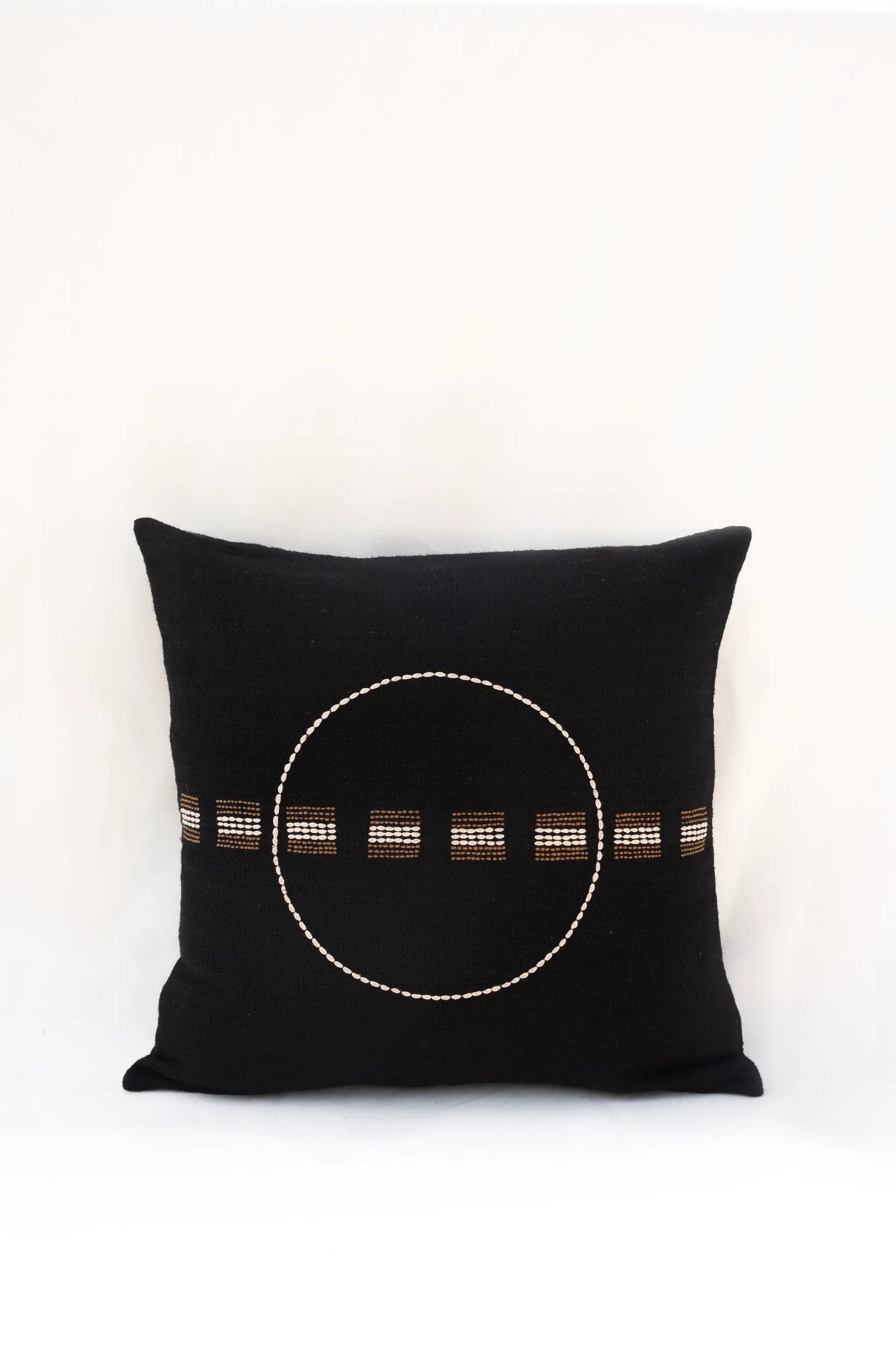 Housse de Coussin SHUNYA - Broderie sur Coton Jute - Noir by No-mad