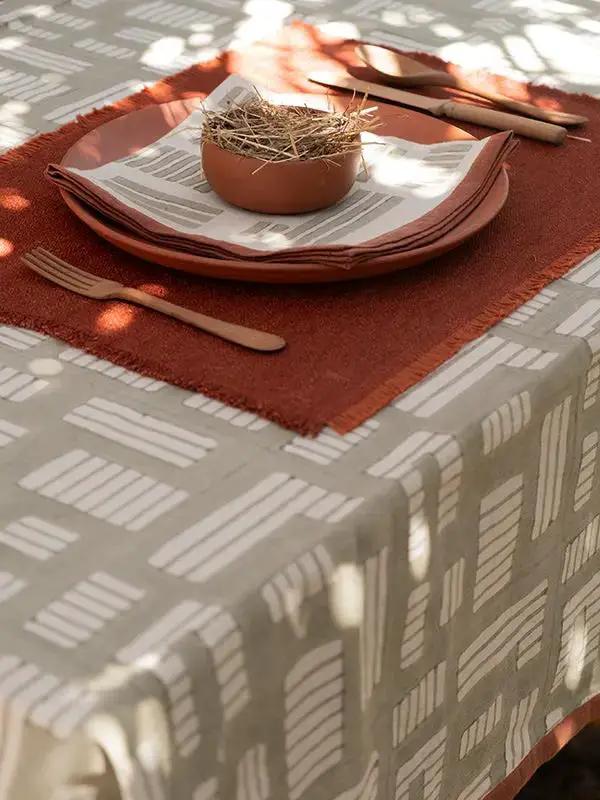 Chemins de Table PRAKRIT- Bords Effilochés à la Main - Terracotta by No-mad