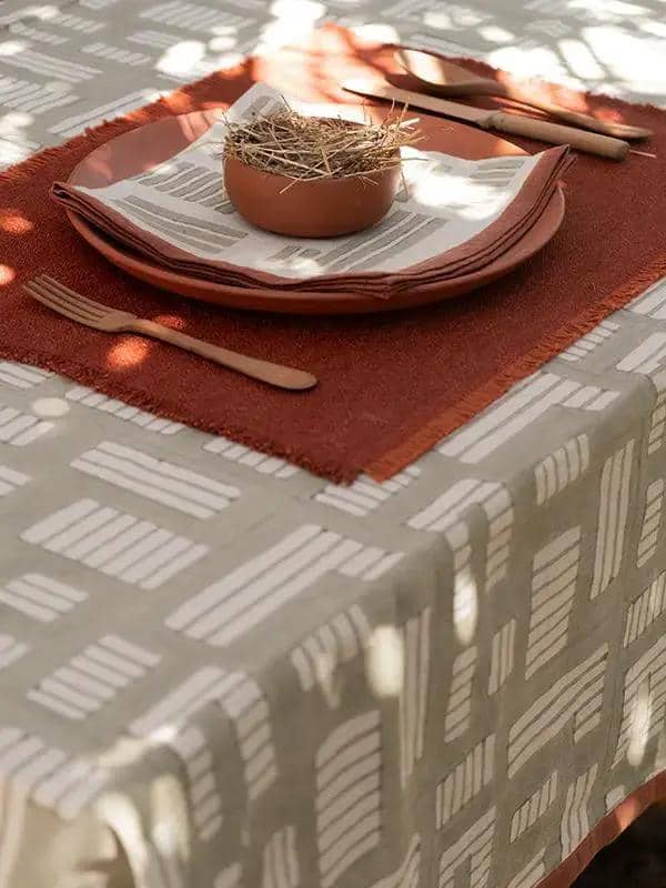 Chemins de Table PRAKRIT- Bords Effilochés à la Main - Terracotta by No-mad