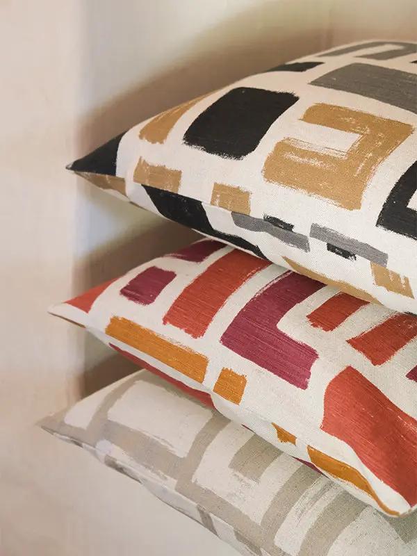 Housse de Coussin VANYA - Sérigraphie sur Coton Lin - Ocre/Cramoisi/Terracotta by No-mad