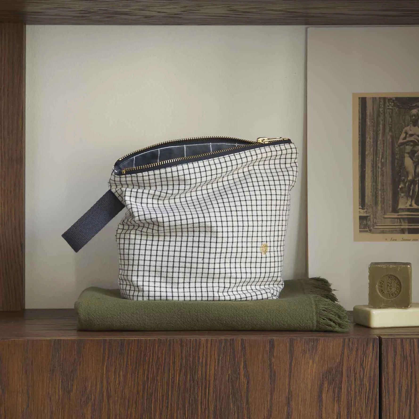 Trousse de toilette Gustave Caviar by La Cerise sur le Gâteau