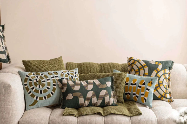 Coussin brodé Yoka Jaune by Vivaraise