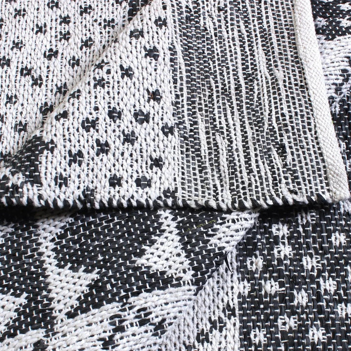 Tapis Zambezi Ivoire/charbon by The Rug Republic
