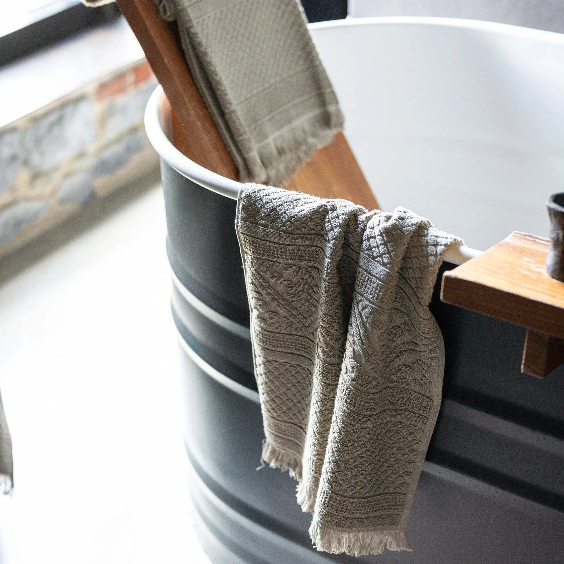 Serviette de Toilette Zoé by Vivaraise