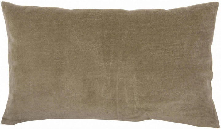Coussin décoratif en velours beige pour une décoration intérieure élégante