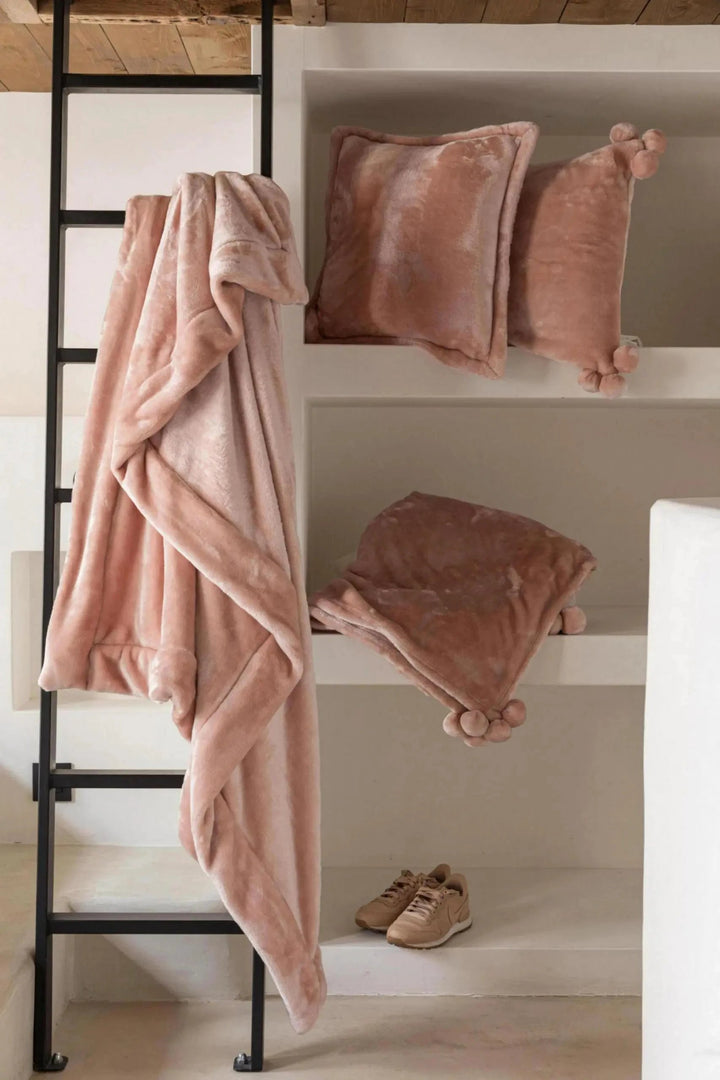 Coussin Tender pompons 45 X 45 by Vivaraise