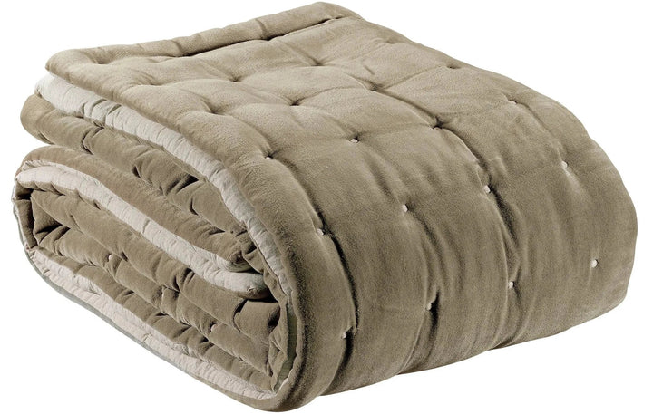 Chemin de lit Vivaraise en tissu doux beige avec matelassage élégant et confortable