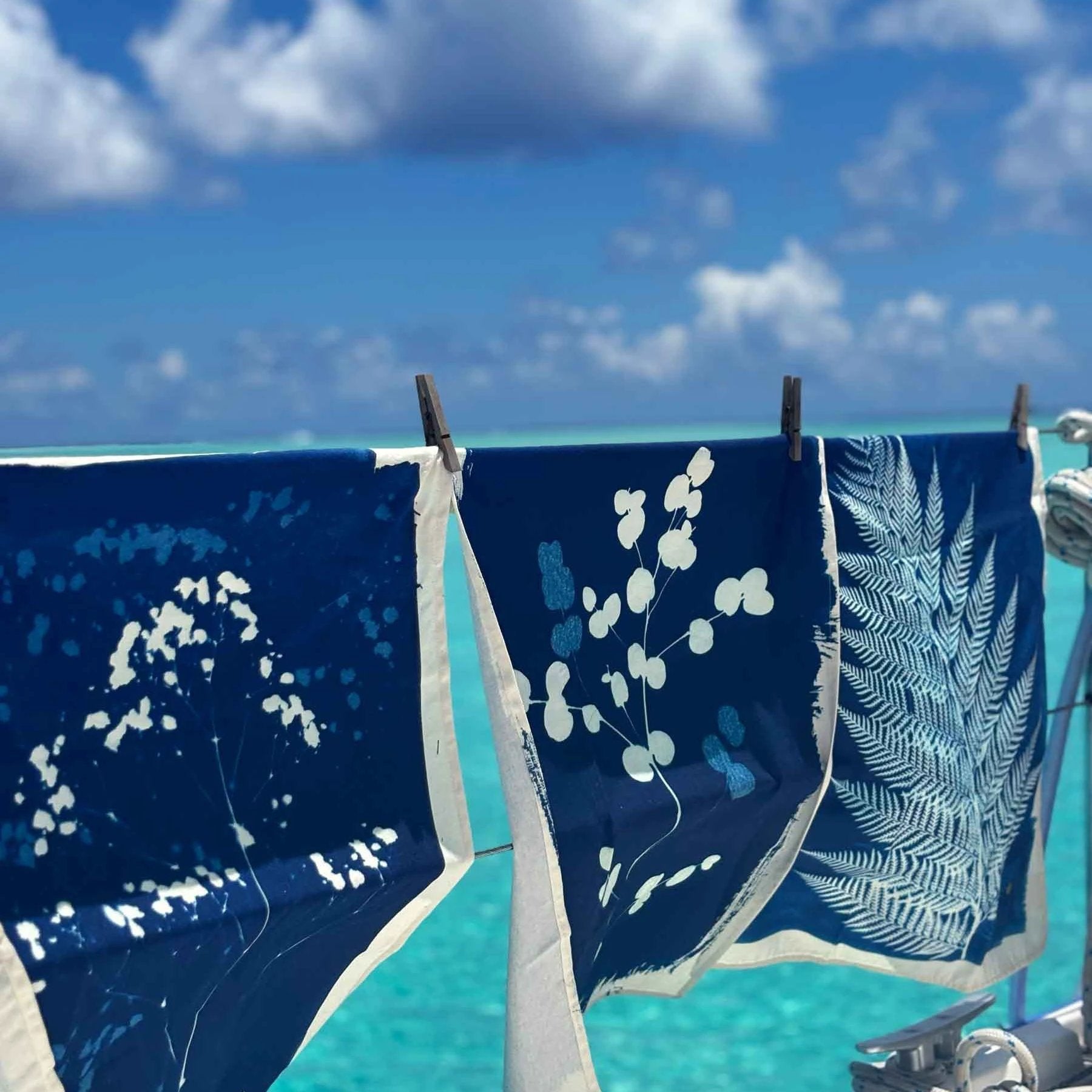Torchon Fleurs de carotte Bleu by La Cerise sur le Gâteau