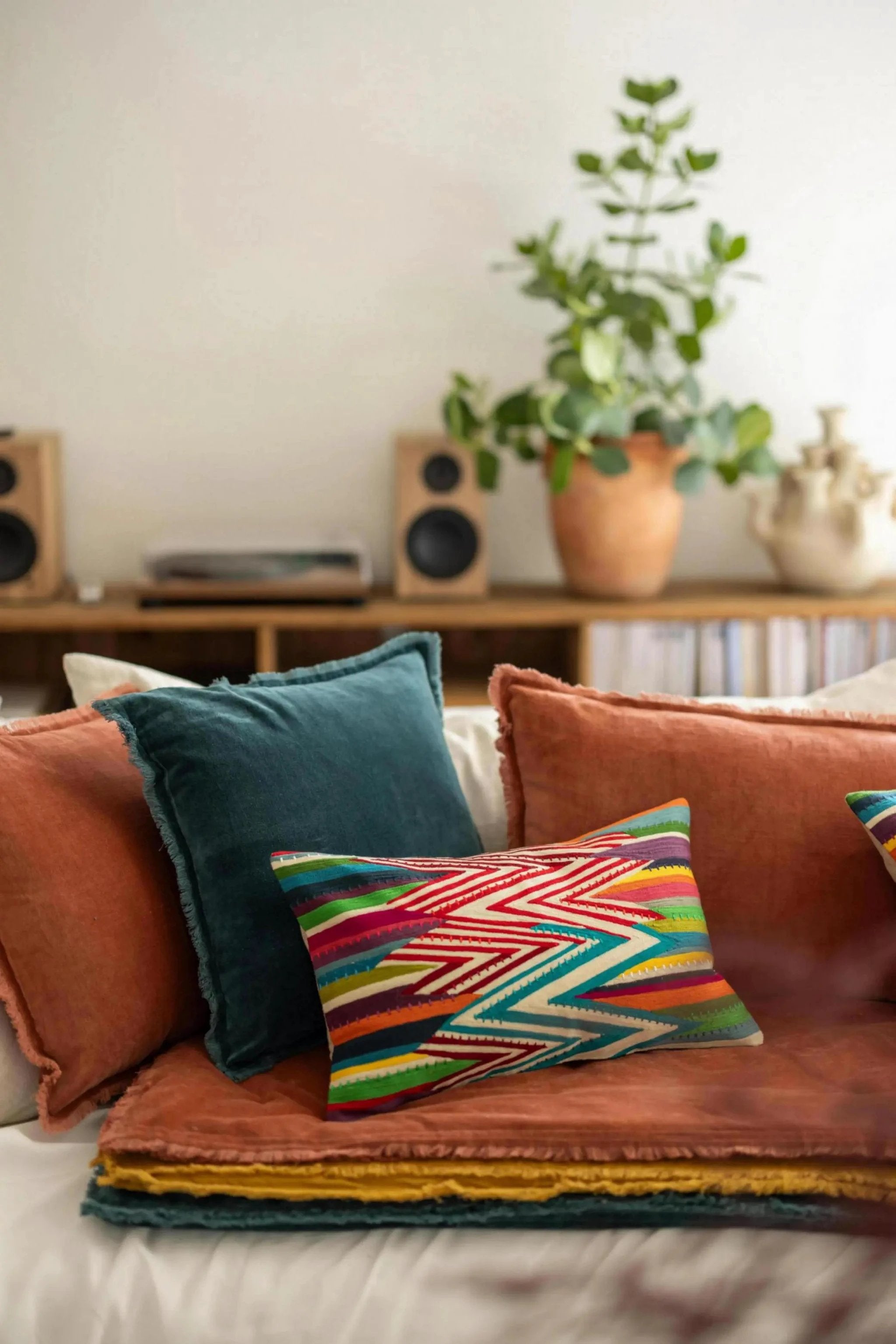 Coussin brodé Zuma Multico by Vivaraise
