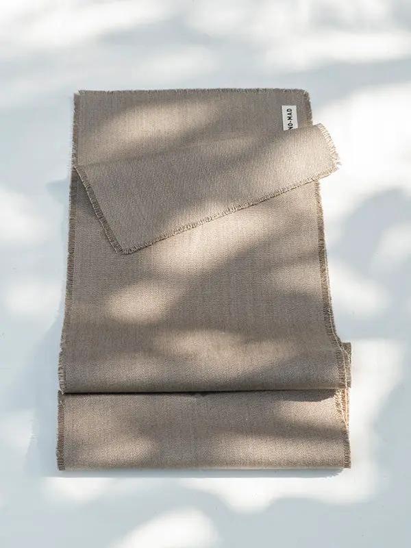 Chemins de Table PRAKRIT- Bords Effilochés à la Main - Taupe by No-mad