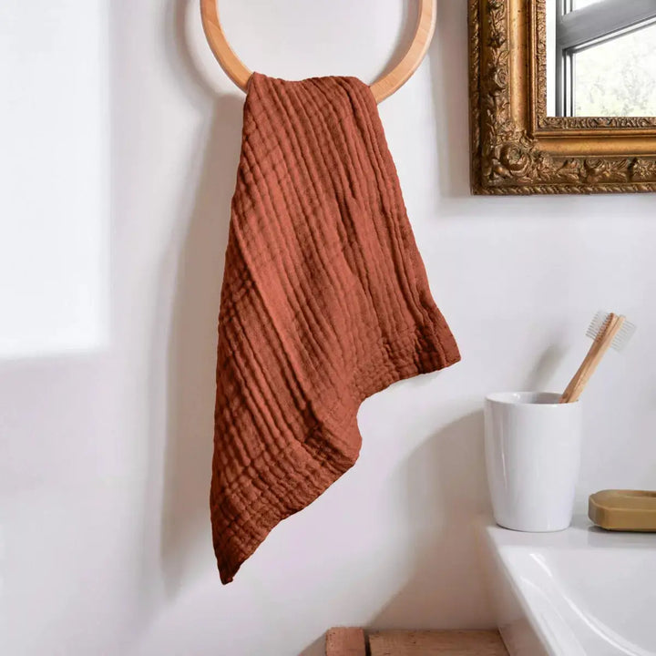 Serviette invité 30 x 50 cm Gaze de coton unie GAÏA Terracotta by L'effet papillon